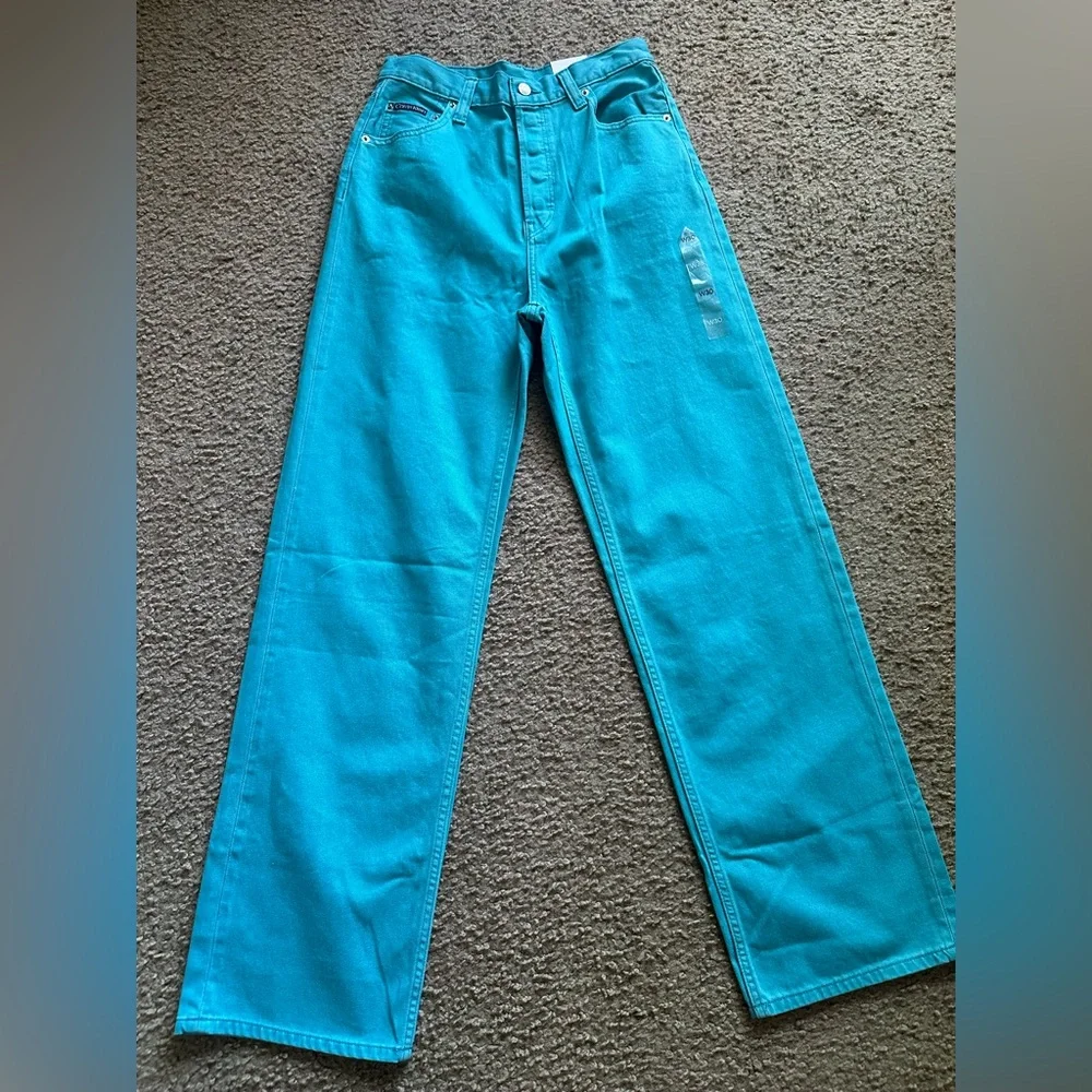 Calvin Klein High Waist Relaxed Straight
Jeans - Size W30 - Teal - NWT - Picture 2 of 4